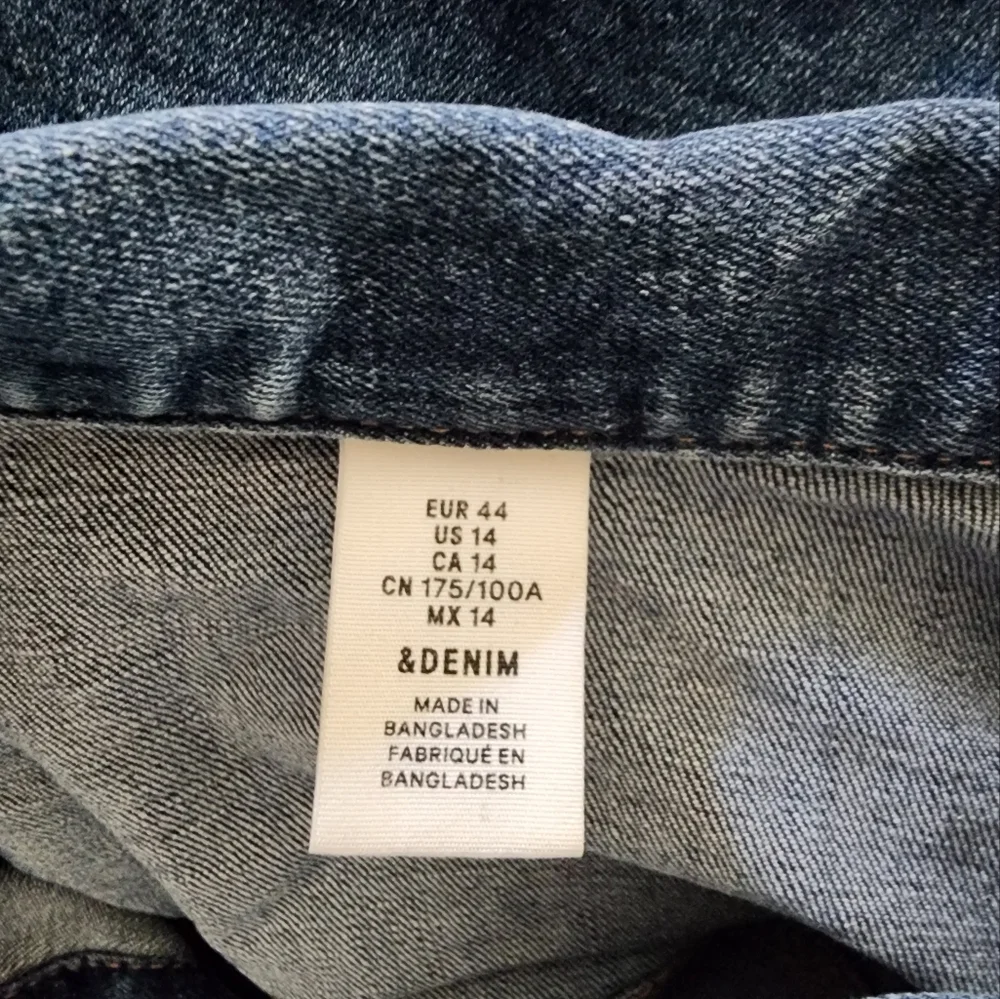 H&M Denim Jacket, Women's Size 14 H&M Crop Dark Blue Jean Jacket - Picture 6 of 6